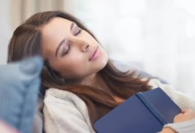 Олимлар катталарга тахминан 8 соат ухлашни тавсия қилади —