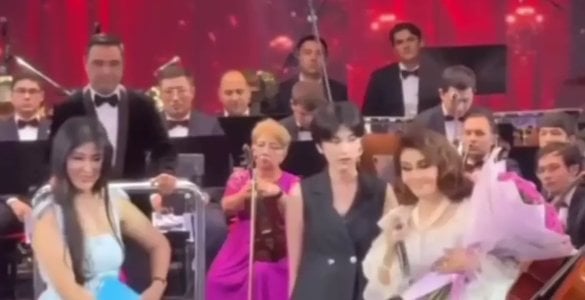 Концерт саҳнасида юракларга илҳом ва кўзларга ёш улашган