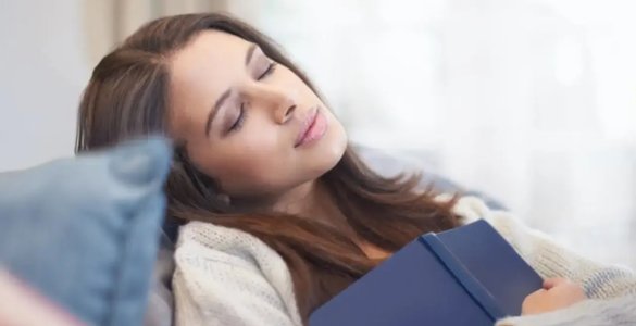 Олимлар катталарга тахминан 8 соат ухлашни тавсия қилади —