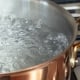 Қайноқ сувни раковинага тўкиш зарарлими? Мутахассислардан муҳим тавсиялар