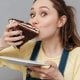 Олимлар ширинликка бўлган истакни оширадиган янги омилни