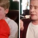 Ҳолливуд юлдузи Маколей Калкин машҳур “Уйда ёлғиз”