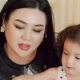 La fille de Zebiniso Holiqova, Mumtozbegim, a eu 2 ans.