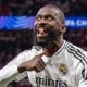 Madridning "Real" klubi ikki himoyachisi bilan