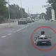 Un incident curieux mais dangereux impliquant un jeune