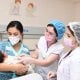 Пожелтение кожи новорождённых вызывает беспокойство у