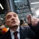 Польшада бир қатор жиноий айбловлар бўйича қидирувга