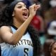WNBA ayollar basketbol ligasi yulduzi va Chicago Sky