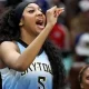 WNBA ayollar basketbol ligasi yulduzi va Chicago Sky