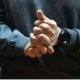 Бармоқларни қирсиллатиш кўпчилик учун оддий одатдек