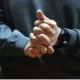 Бармоқларни қирсиллатиш кўпчилик учун оддий одатдек