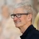 Apple бош директори Тим Кук ходимларга мурожаат қилиб,