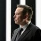Tesla bosh direktori Elon Muskga 10 yil ichida 878