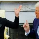 АҚШ президенти Доналд Трамп ва Украина етакчиси Володимир