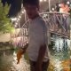 Toshkentdagi Central Park hududida erkak kishi ko‘lmakdan