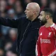 El entrenador del Liverpool, Arne Slot, reaccionó con
