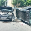 Toshkentda ikkita Captiva to‘qnashuvi natijasida mashinalardan biri ag‘darilib ketdi (foto)