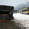Kuchli shamol poyezdni ag‘darib yubordi (video)