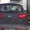 Автомобилчилар трасса ўртасида лом билан урушиб кетишди (Видео)