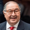 Nursulton Nazarboyev Alisher Usmonovni orden bilan mukofotladi