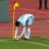 Futbolchi burchakdan to‘g‘ri darvozaga gol urdi (video)