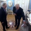 Лукашенко Путинга ўз томорқасидан бир неча қоп картошка совға қилди (видео)
