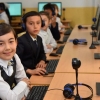 Qish vaqtida o‘quvchi qizlarning maktabga shim kiyishiga ruxsat berildi