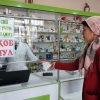 «Ниқоб бор. Бепул. Дуога». Фарғонада тиббиёт ниқоблари бепул тарқатилмоқда (фото)