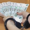 Лўли «кинна чиқараман деб» ўзбекистонлик аёлнинг 800 долларлик тақинчоқларини олиб қўйди