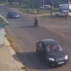 Енгил машинага урилган мотоциклчилар омон қолишди (видео)