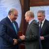 Владимир Путин Алишер Усмоновни медаль билан тақдирлади