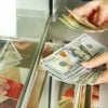 Марказий банк: Банклардан нақд долларни қачондан сотиб олиш мумкин?
