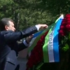 Видео: Шавкат Мирзиёев Мотамсаро она ҳайкали пойига гулчамбар қўйди