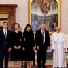 Ar-Riyodda ro‘mol o‘rashdan bosh tortgan Melaniya va Ivanka Tramp Vatikanga bosh kiyim bilan keldi
