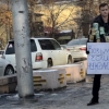 Qozog‘istonda ko‘chada pullar tarqatayotgan yigit 10 nafar polisiyachi qurshovida qoldi