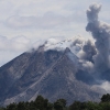 Indoneziyadagi Ternate oroligadi aeroport vulqondan otilayotgan kul sababli yopildi