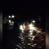 Talabalar selda oqib kelayotgan avtomashinadagi odamlar hayotini saqlab qolishdi (video)