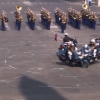 Fransiya prezidenti ko‘z o‘ngida 2 mototsiklchi to‘qnashib ketdi (video)