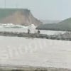 Sardoba suv omborining o‘pirilib, suv toshib chiqqan joyi videosi paydo bo‘ldi