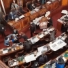 Boliviya parlamenti deputatlari o‘rtasida ommaviy janjal yuzaga keldi (video)
