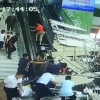 Хитойда туристлар устига шифт қулаб тушди (видео)