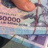 Тошкентда ўғрилар фуқаронинг уйига кириб 13,5 млн сўми, ноутбуки ва қимматбаҳо тақинчоқларини ўғирлаб кетди