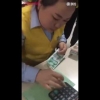 Xitoydagi eng tezkor pul sanovchi ayollardan biri (Video)