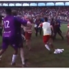 Futbol uchrashuvi klublar o‘rtasidagi ommaviy mushtlashuv bilan tugadi (video)