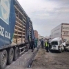 Қамчиқ довонида Damas ҳам орқа, ҳам олд томондан юк машиналари билан тўқнашди
