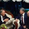 Назарбоев қаршисида битта креслода ўтирган Путин ва Атамбаев сурати ижтимоий тармоқларда кулгига сабаб бўлди
