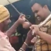 Hindistonlik yigitga kobra ilon bilan birga suratga tushish juda qimmatga tushdi