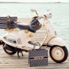 Dior «Рим таътили» фильмидаги каби Vespa скутерларини тақдим қилди
