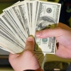 Namanganda qalbaki 20 ming dollarni 9 ming AQSH dollariga sotayotgan shaxs ushlandi