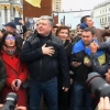 Poroshenkoga maydonda tuxumlar uloqtirildi